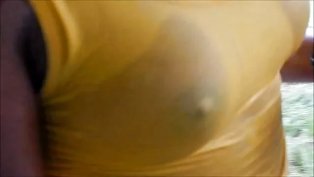 Fille brune aux gros seins montre sexe a la maison francais sa chatte