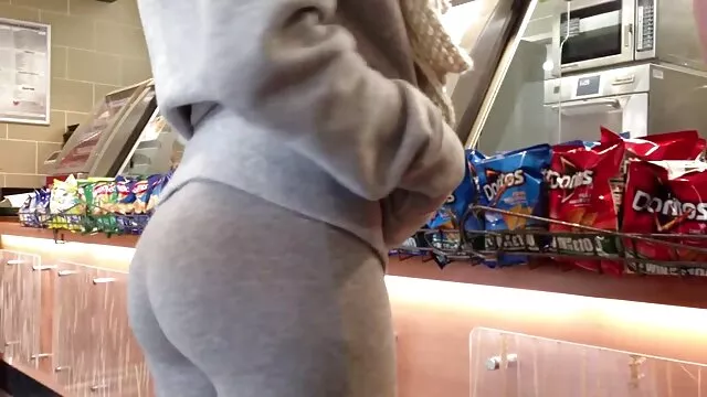 Young blonde eagerly swallows cum in her mouth after a good porno fait a la maison fuck