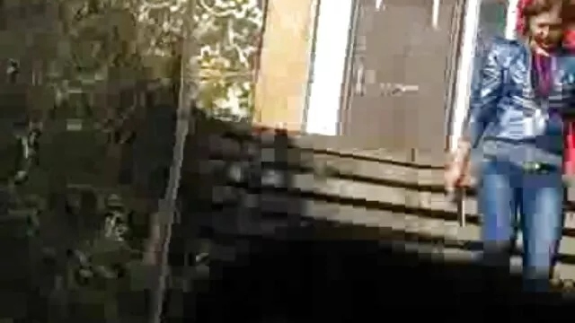 MILF - Une maman aux gros seins baise l'entraîneur et le video sexe fait a la maison mari de son fils