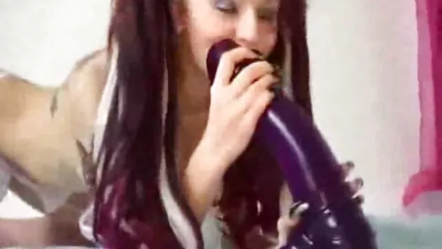 Quand le mari est vieux, une banane video sexe maison amateur aidera toujours. Berthe