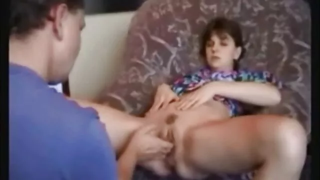 Embrasser les pom-pom girls Kylie Teen & Hot Captain Tongue Fuck! video sexe maison amateur