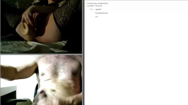 Surfer porno fait a la maison sur le canapé partie 1