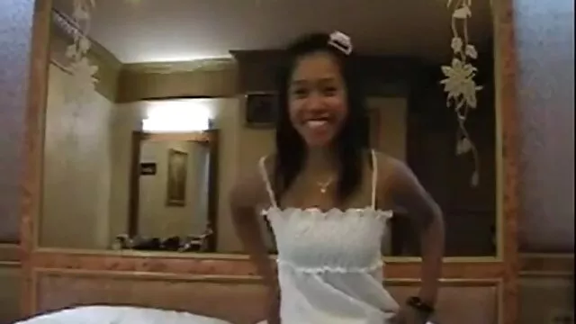Mature Asian with a video sexe a la maison hairy pussy polishes her partner's dick