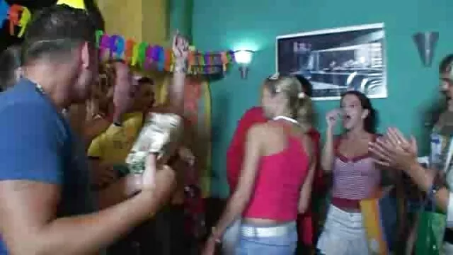 Passe video x amateur maison par la fenêtre