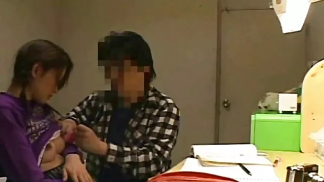 Les amants sexe maison video indiens font travailler leur corps