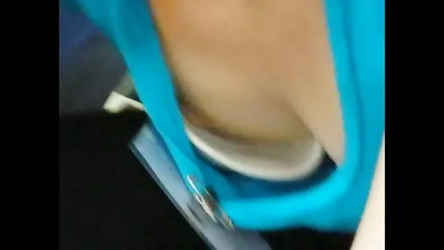 Culs juteux et juteux video amateur à la maison 7