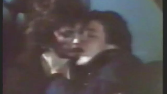 LAW4k. La marchande sexy Cindy video de sexe a la maison Shine se fait sucer
